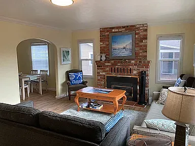 4 bed, 2000 sqft, $5,500 — Photo 2