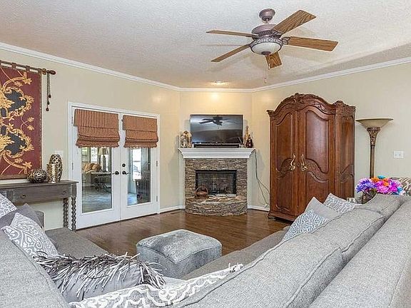 Family Room w/Gas Fireplace
