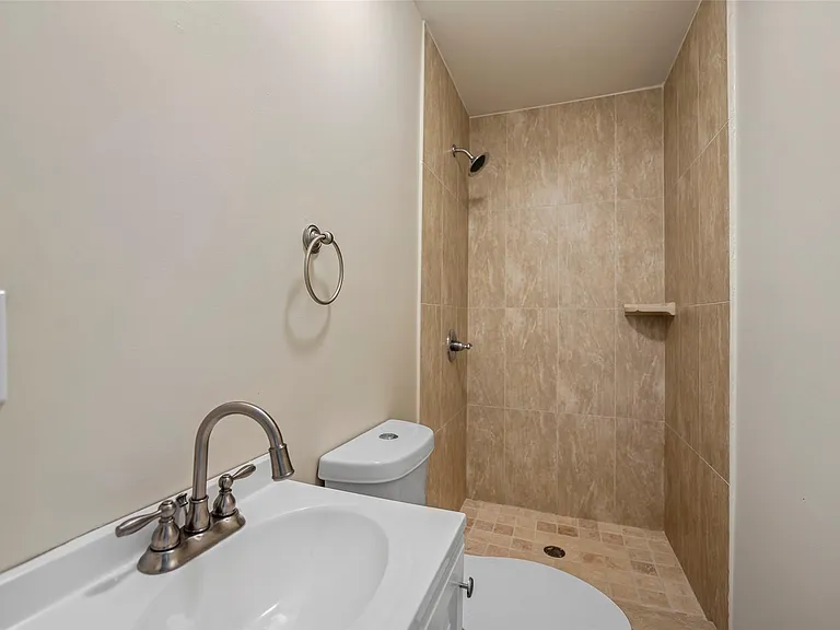 6918 Irvington Blvd #B — Photo 10