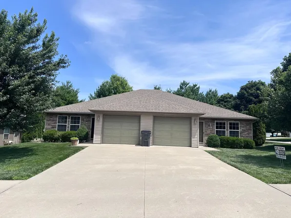 145 SE Rose Garden Ln, Lees Summit, MO 64064