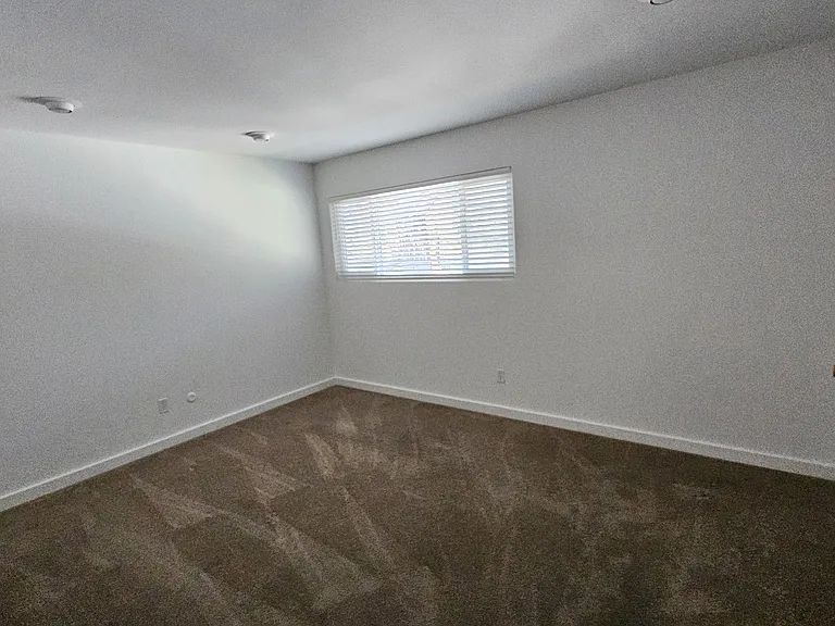1239 Southwood Dr — Photo 5