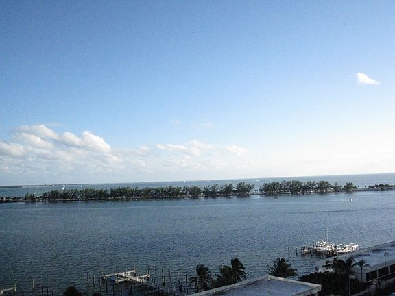 3rd image of 1865 Brickell Ave APT A1414