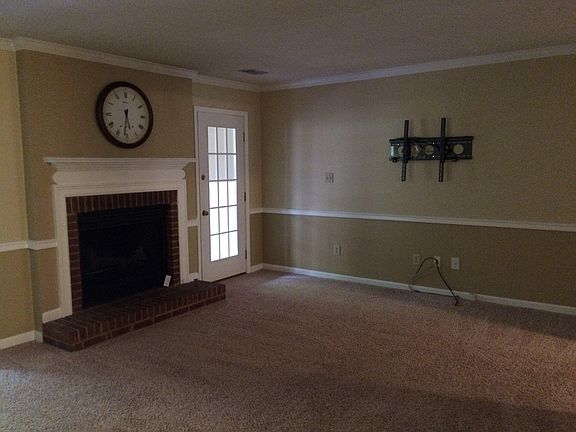 Cozy Livingroom with 2-way fireplace
