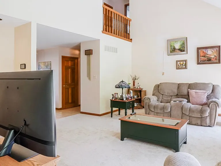 8735 Hanley Ln — Photo 4