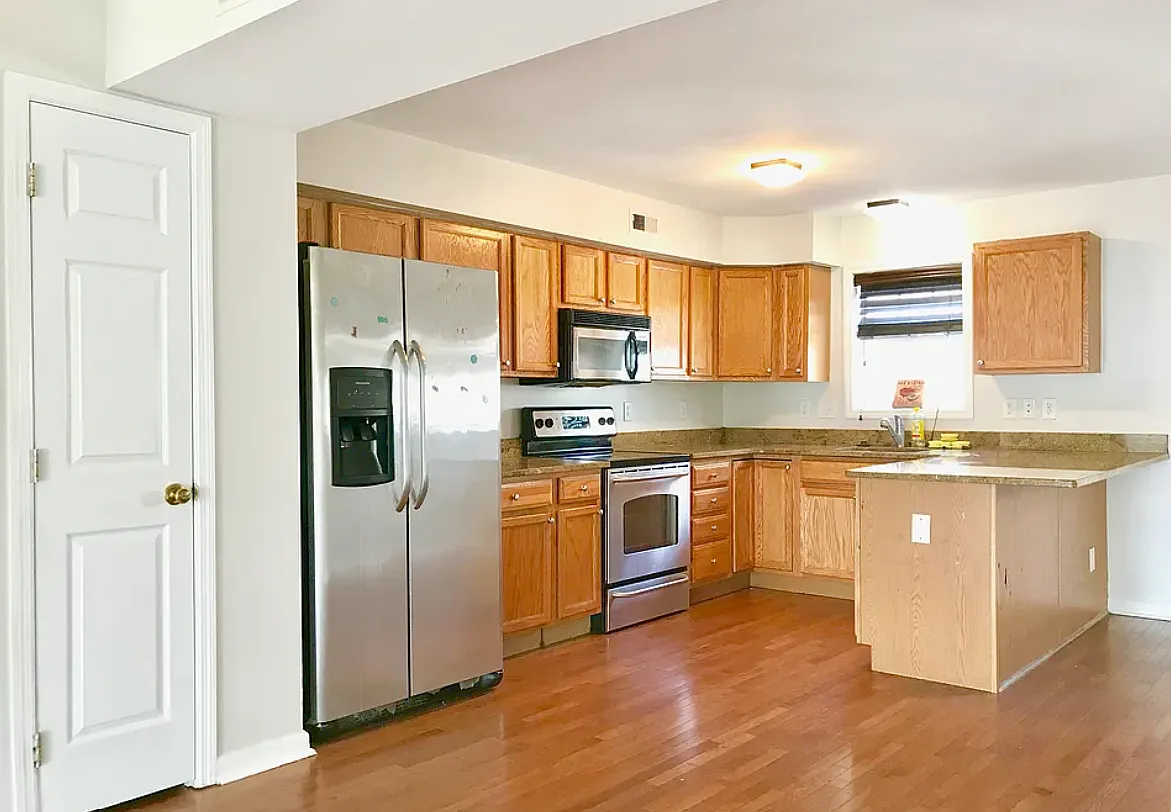 2 bed, 1728 sqft, $2,200 — Photo 3