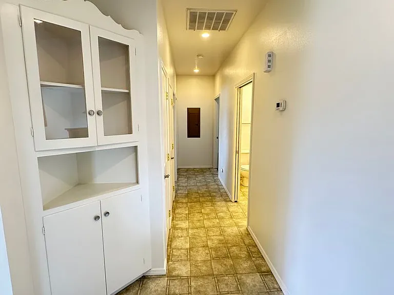 The Oaks Apartments — Photo 22