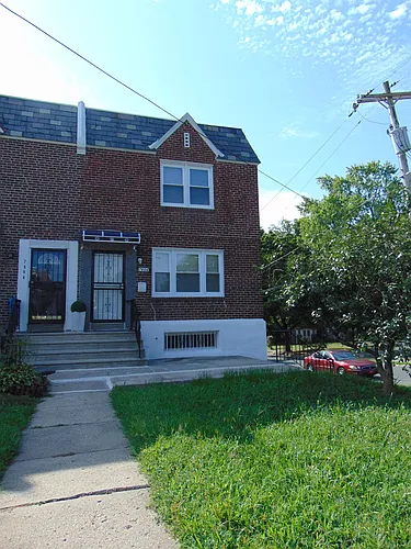 7666 Woodbine Ave Photo 1