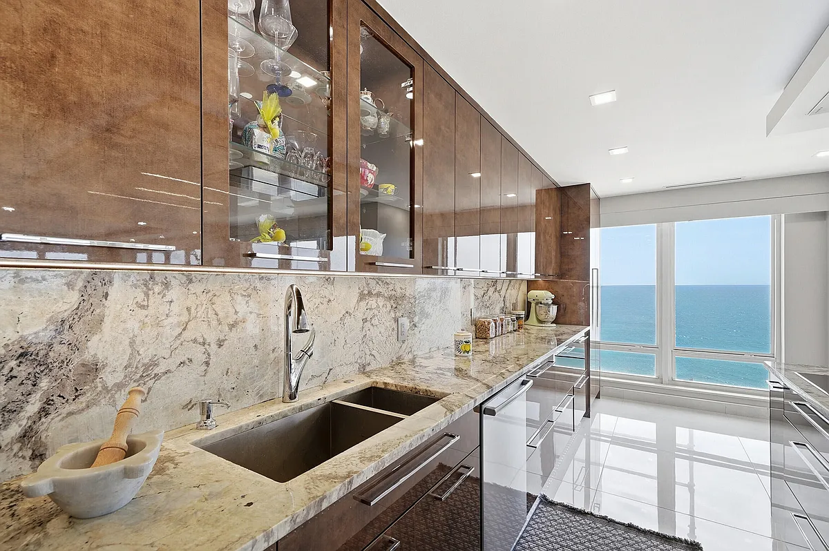 Building Photo - 4100 Galt Ocean Dr #612