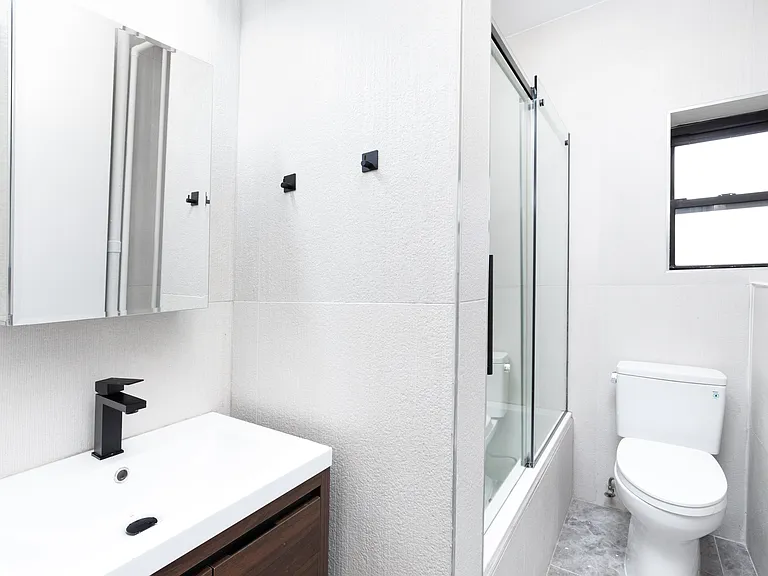 247 E 10th St #4 — Photo 5