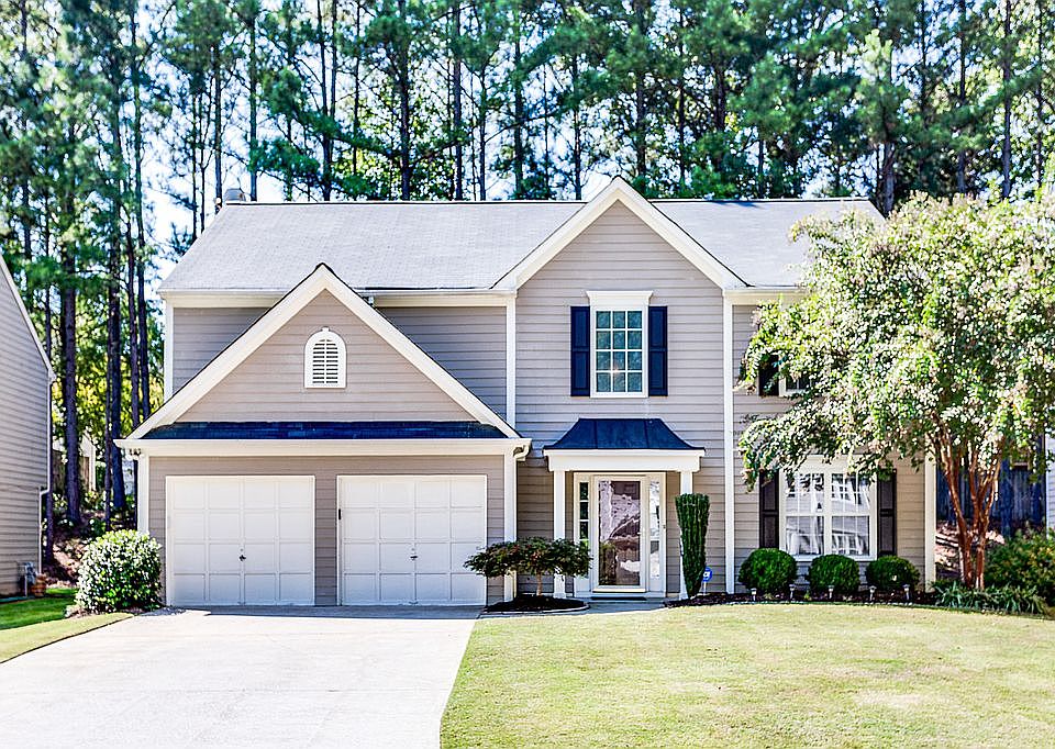 BEAUTIFUL SHOT OF THE FRONT 