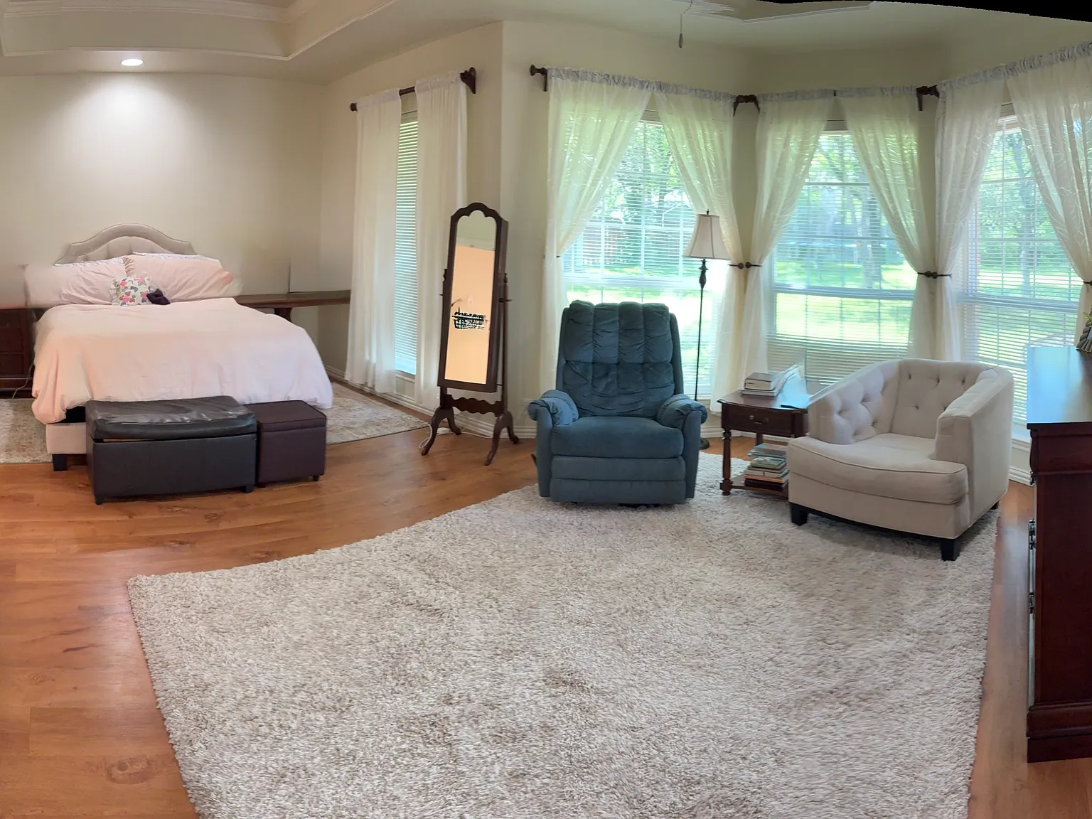 4 bed, 2.5 bath, 2598 sqft, $3,300 — Photo 3
