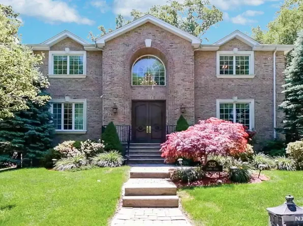 325 Casper Rd, Englewood Cliffs, NJ 07632