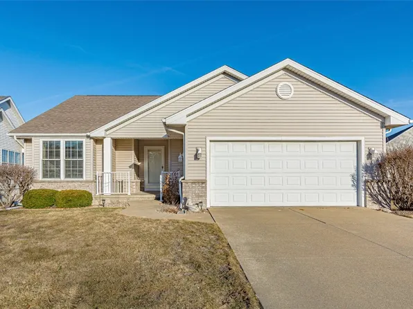 114 Blairsferry Xing, Hiawatha, IA 52233