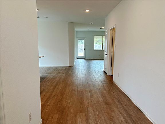 2nd image of 19115 Pinewood Grove Trl
