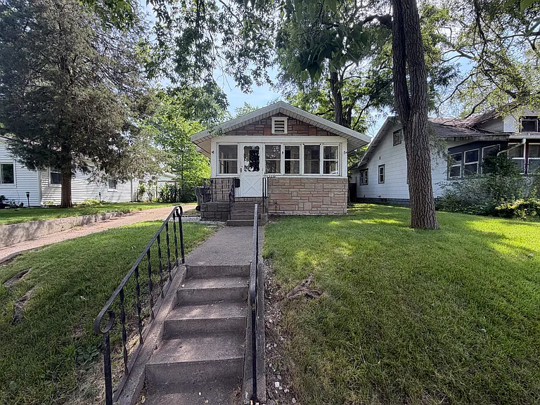 1306 S 31st St — Photo 1