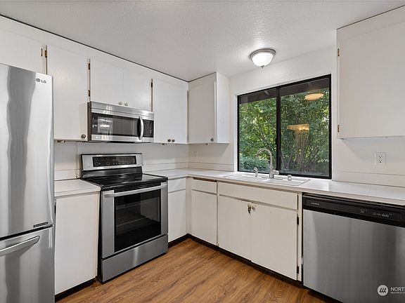 4th image of 15705 88th Avenue E