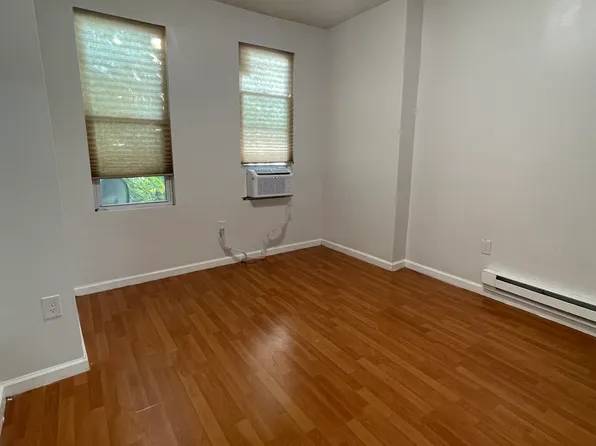 2006 S 5th St #1F, Philadelphia, PA 19148