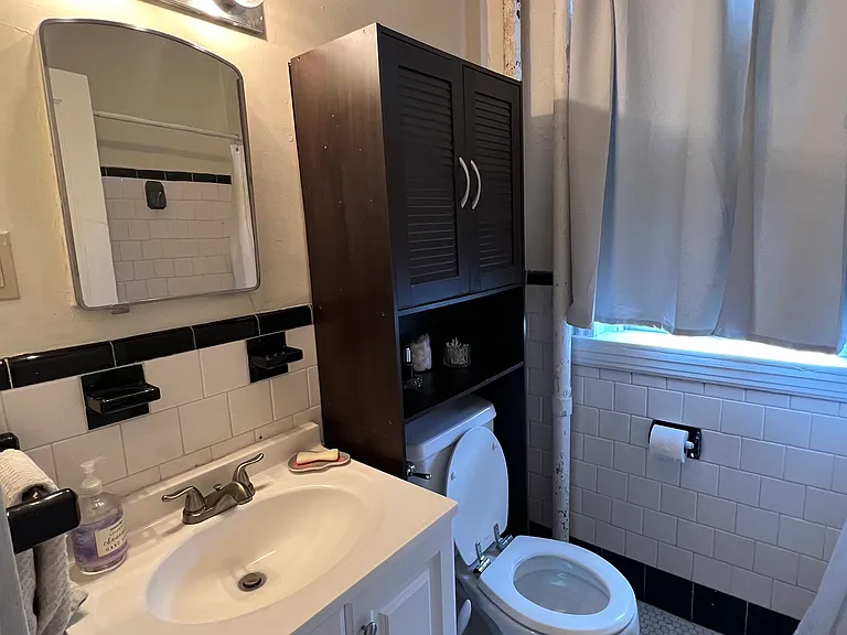 72 Strathmore Rd #11B — Photo 3