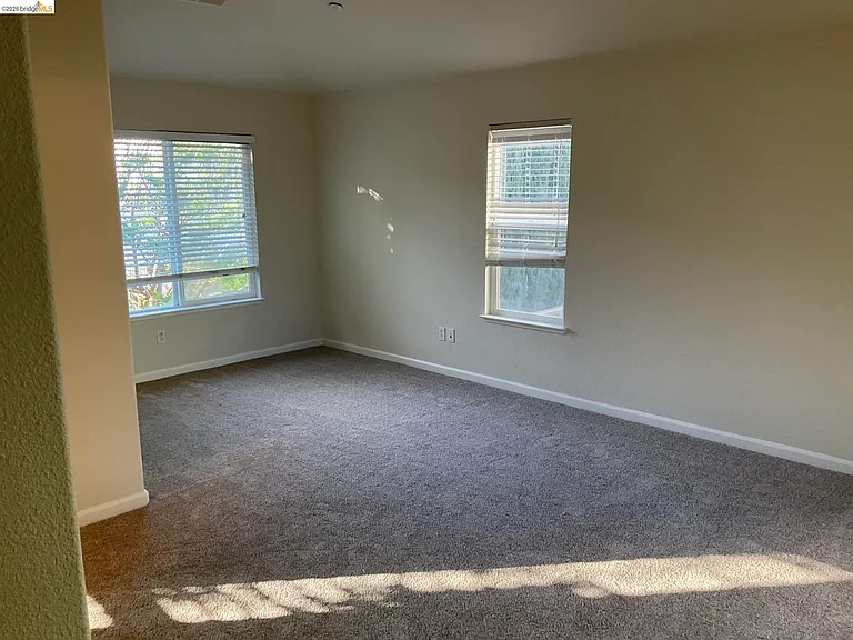 1360 Tiffany Dr — Photo 10