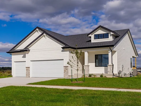 8209 Mahon Ct, Johnston, IA 50131