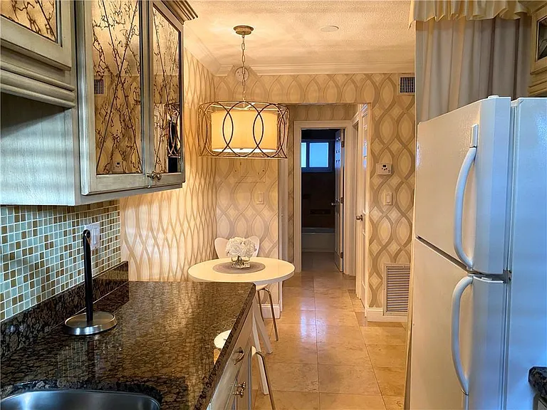 600 NE 7th Ave #14 — Photo 5