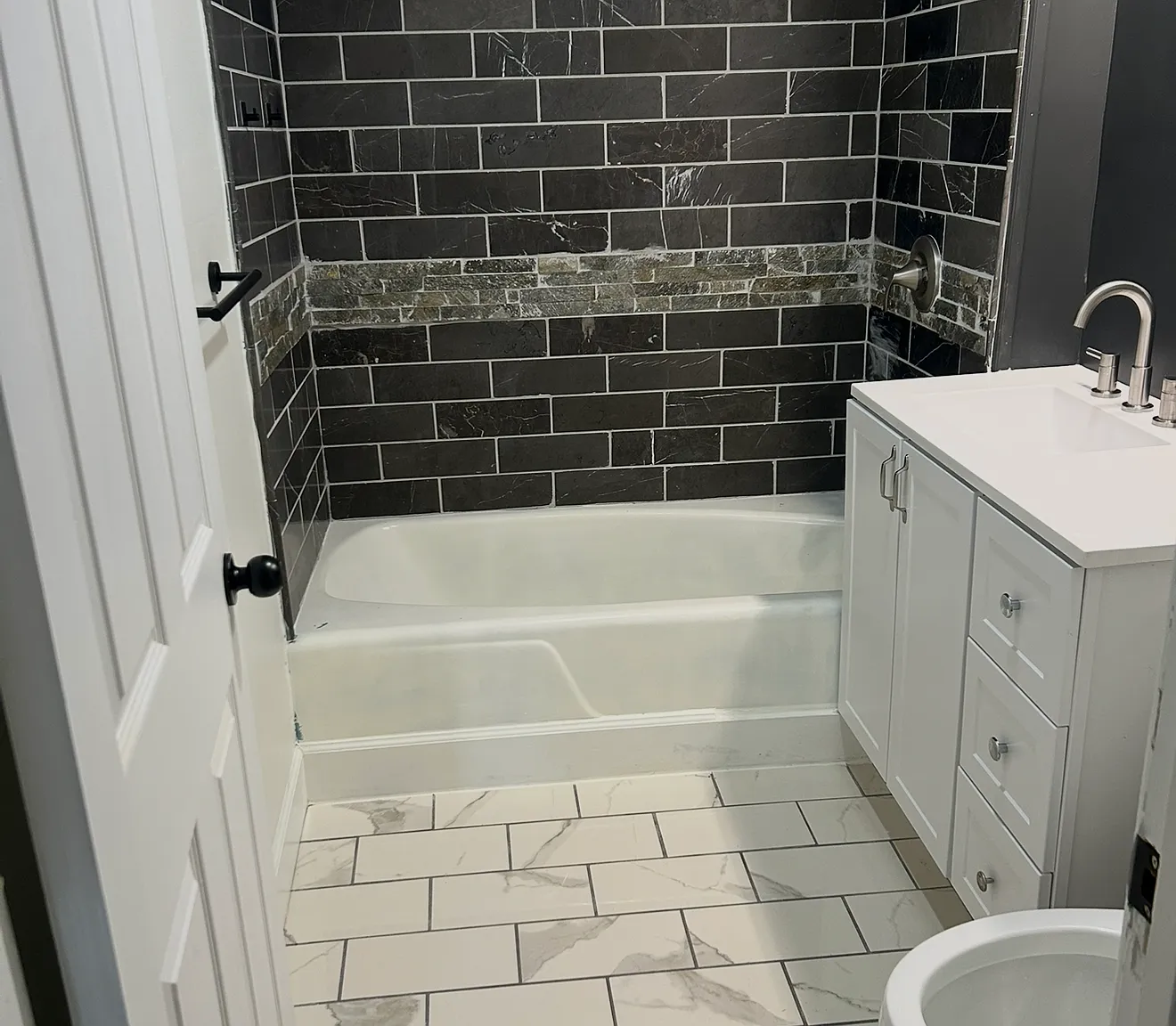 3 bed, 1933 sqft, $2,100 — Photo 2