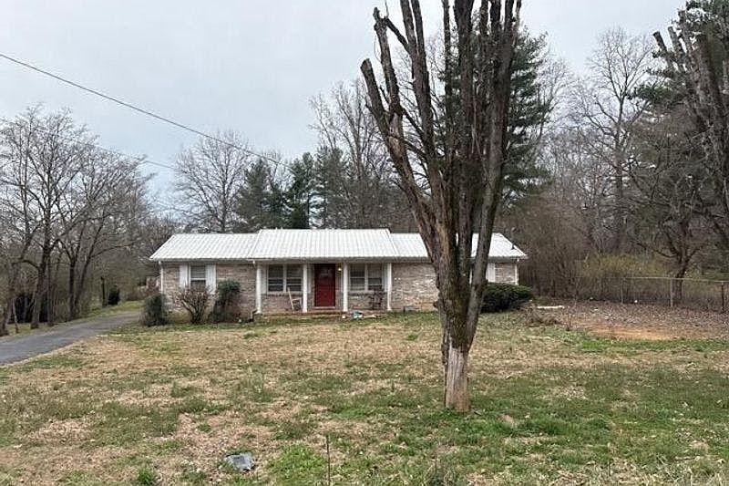 1st image of 335 Gay Rd