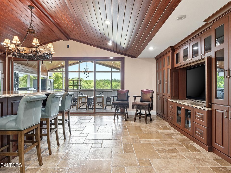 19th image of 401 Gholdston Dr