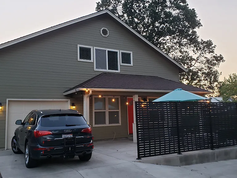 Palm Ave — Photo 1
