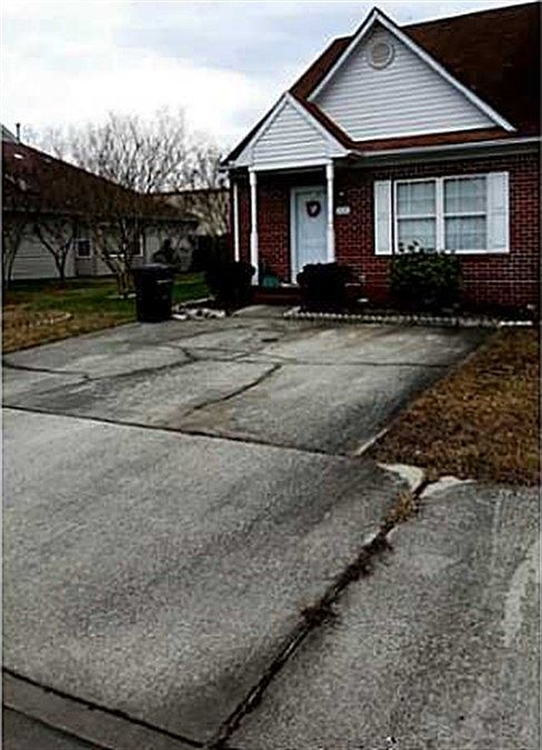 1st image of 315 Nottingham Dr