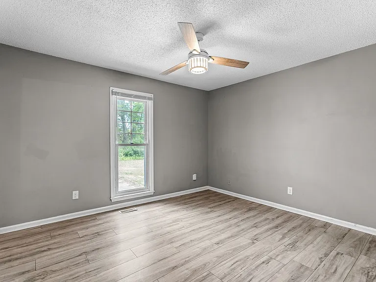 103 Balsam Rd — Photo 15