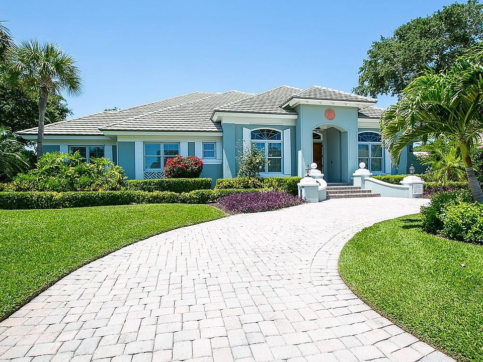 1st image of 301 Sable Oak Dr