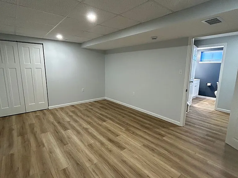 506 Crescent Boulevard Ext — Photo 52