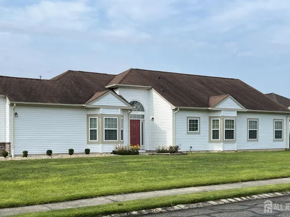 312 Valencia Dr, Monroe Township, NJ 08831