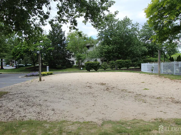 4707 Ravens Crest Dr — Photo 32