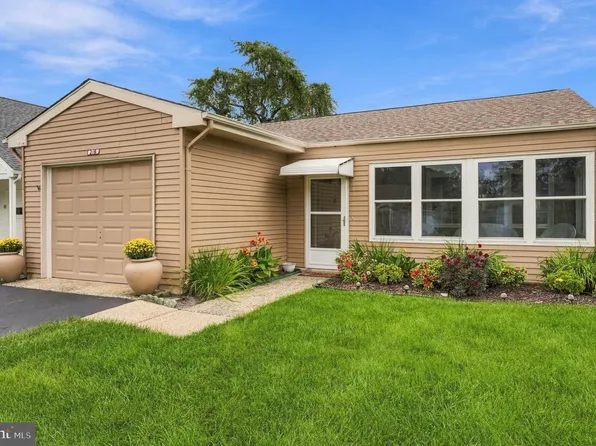 216 Huntington Dr, Southampton, NJ 08088