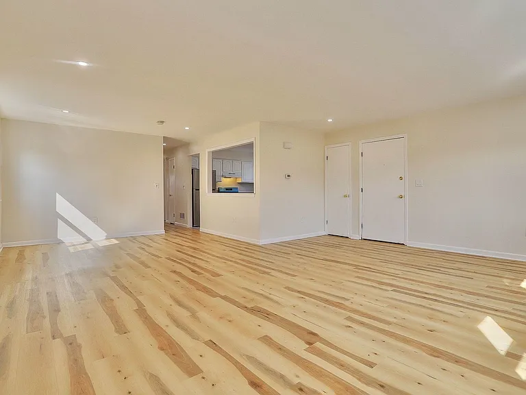 220 Astoria Pl #2 — Photo 17