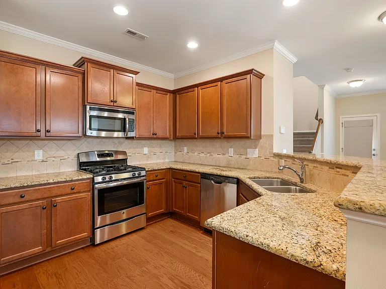 2084 Tanners Mill Dr — Photo 10