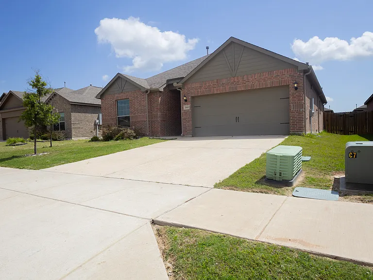 2100 Penaflor Dr — Photo 8