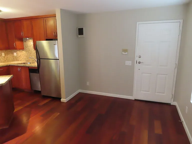 727 Robinson Ave #B — Photo 3