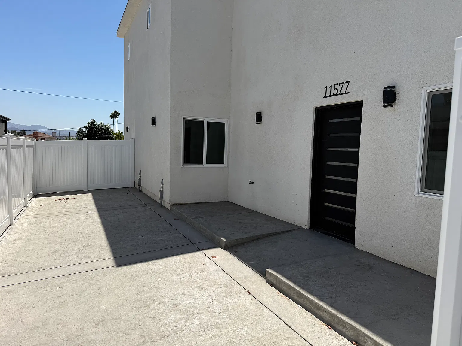 3 bed, 2.5 bath, 1200 sqft, $3,300 — Photo 3