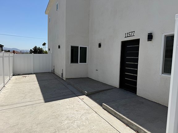 3rd image of 11577 Garrick Ave