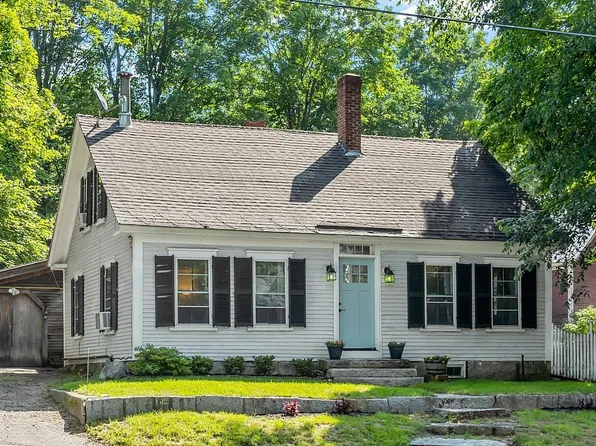 39 Park Street, Henniker, NH 03242