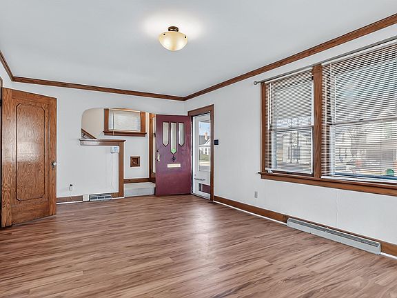 5th image of 1905 Spring St