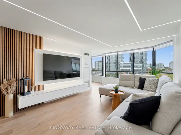 7420 Bathurst St #712, Vaughan, ON L4J 6X4