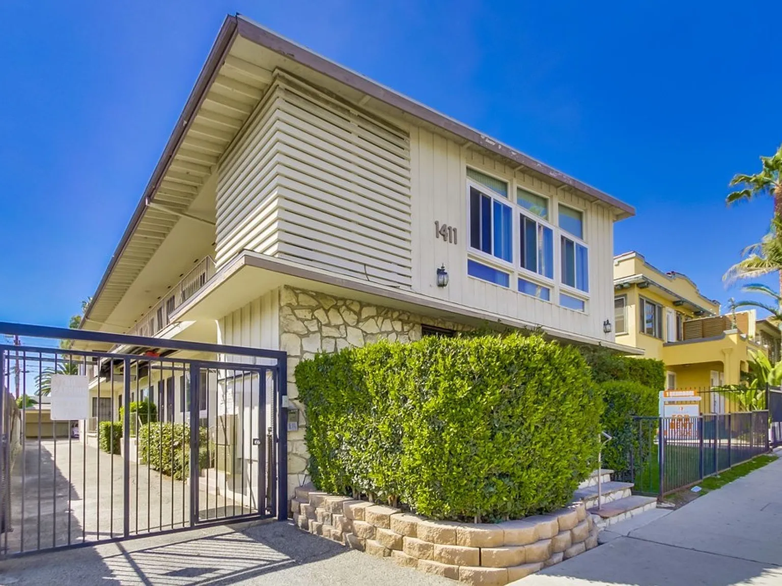 (Ar/Jo/Yo:B) 1411 N. Mansfield Avenue — Photo 1