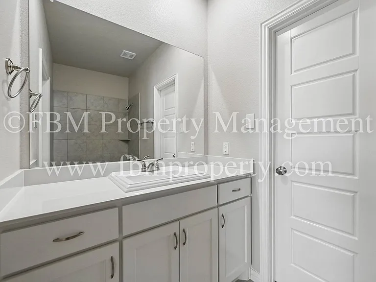 2120 Dena Dr — Photo 6