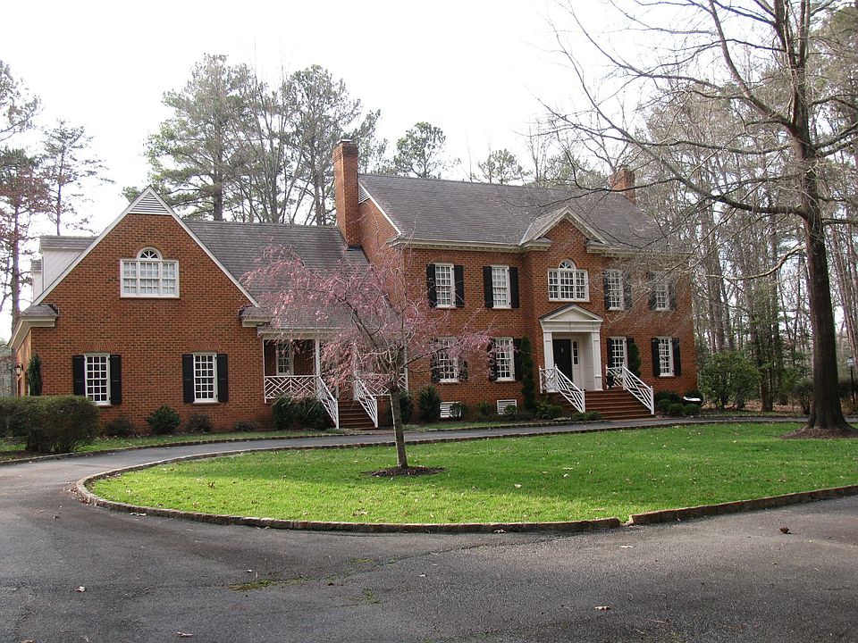 All brick Georgian w/ circular drive.