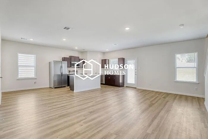 940 S Holly Ave — Photo 2