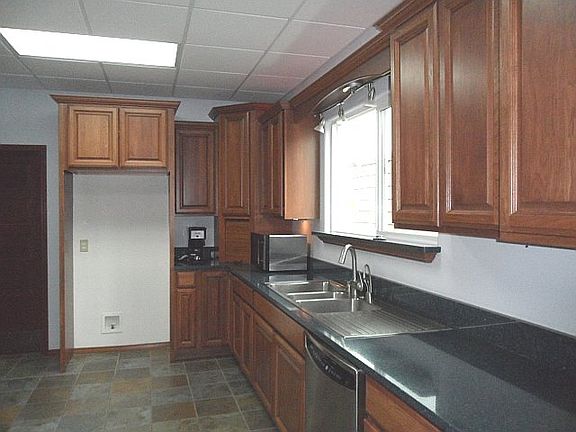 5th image of 235 Emerson Ave
